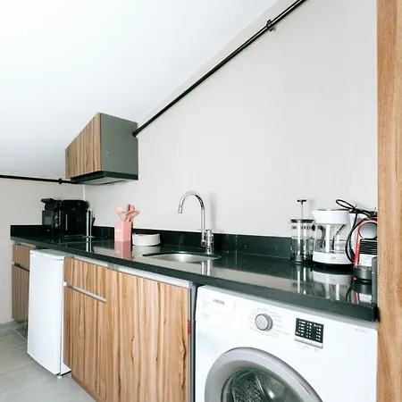 Апартаменты Studio Flat 2 Min To Metro Near Marmara Park Стамбул